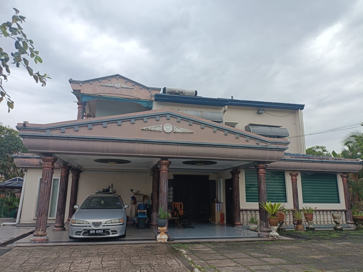 2-Storey Split-Level Bungalow Seksyen 8