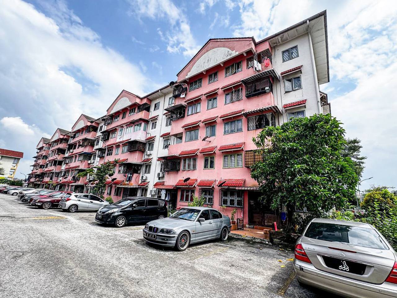 Apartment Bunga Raya